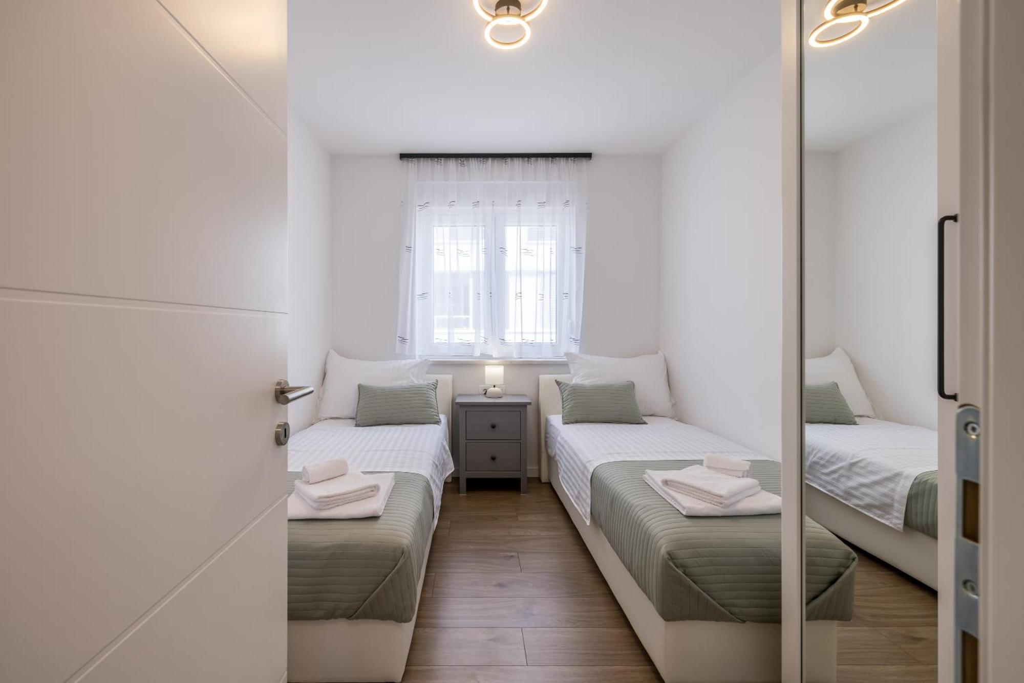 Adriatic Nest, Cozy And Modern Two Bedroom Apartment Kaštela Buitenkant foto