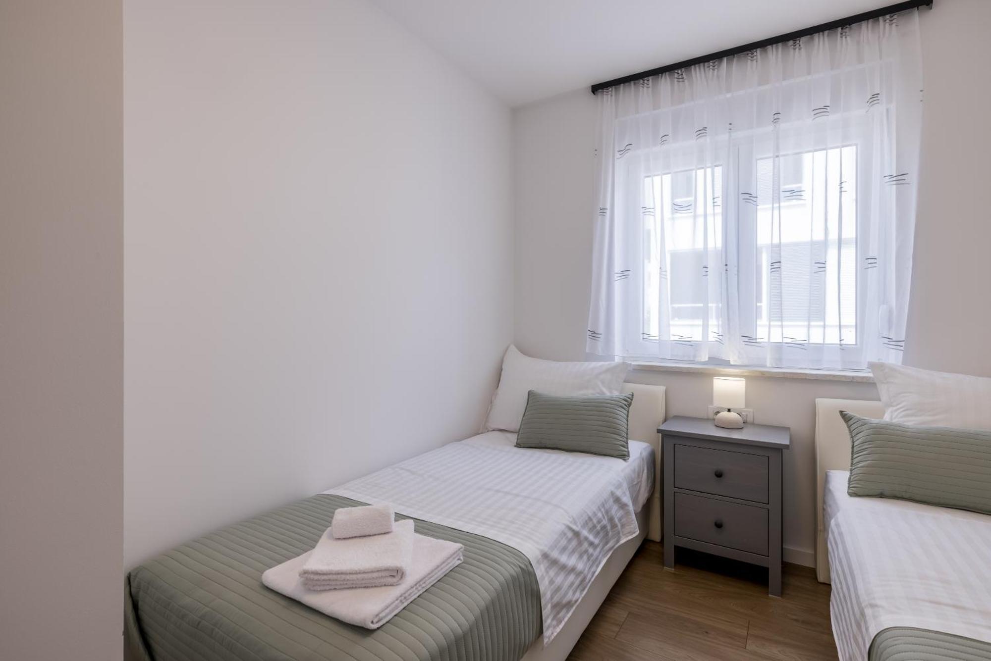Adriatic Nest, Cozy And Modern Two Bedroom Apartment Kaštela Buitenkant foto